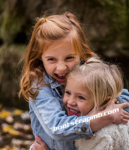 Hugs can do great amounts of good - especially for children. - 足彩网